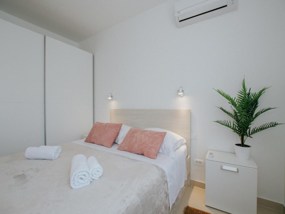 Luxury Apartment Di Traù Esterno foto